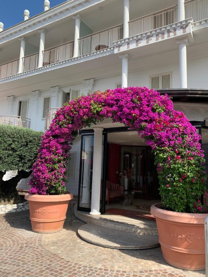 Hotel Tiffany Varcaturo Exterior photo