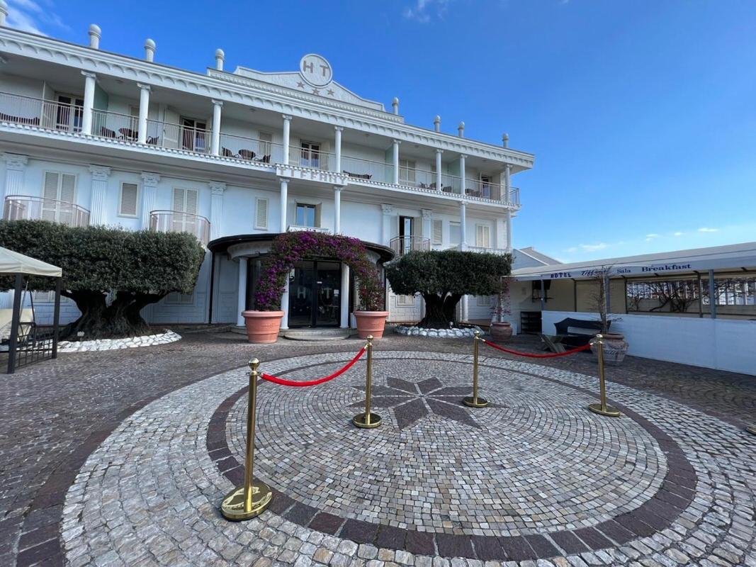 Hotel Tiffany Varcaturo Exterior photo